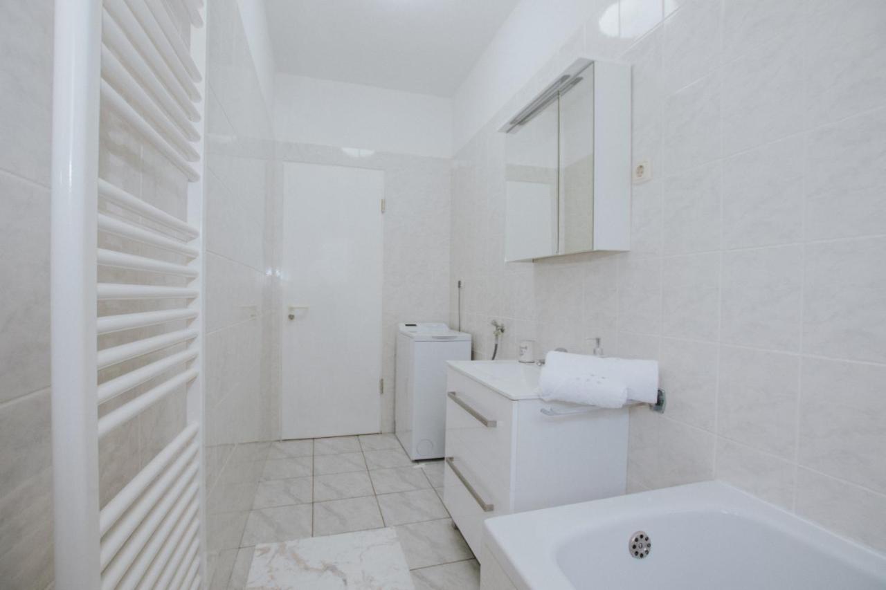 Apartment Deni Solin Exterior photo