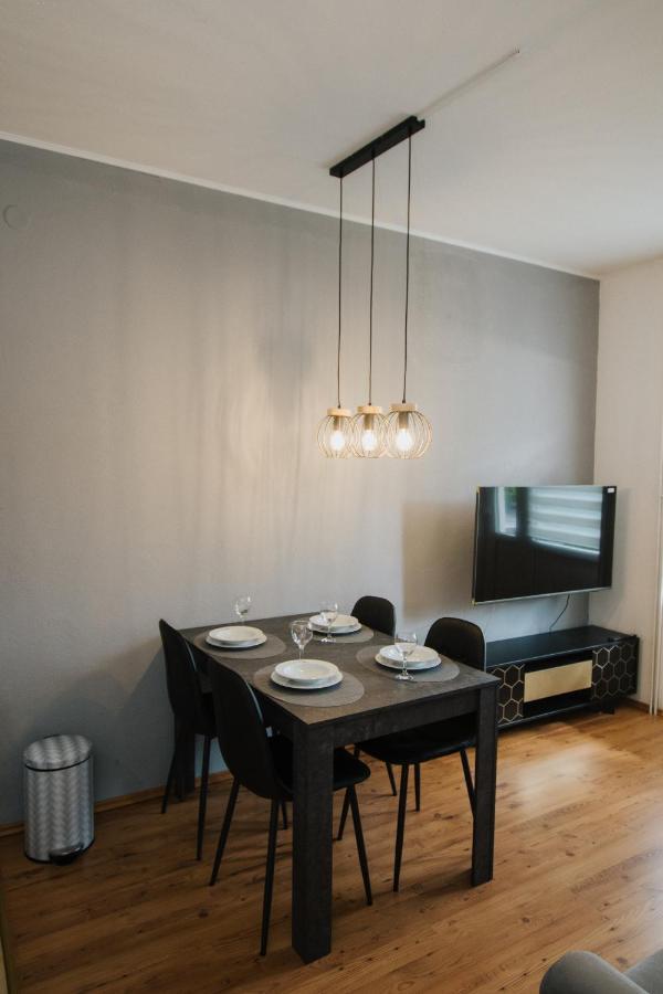 Apartment Deni Solin Exterior photo