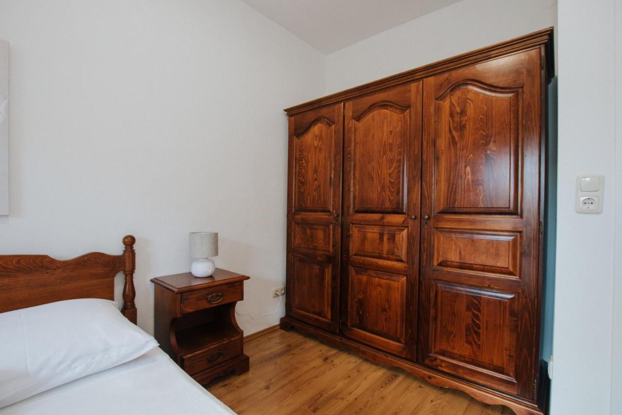 Apartment Deni Solin Exterior photo