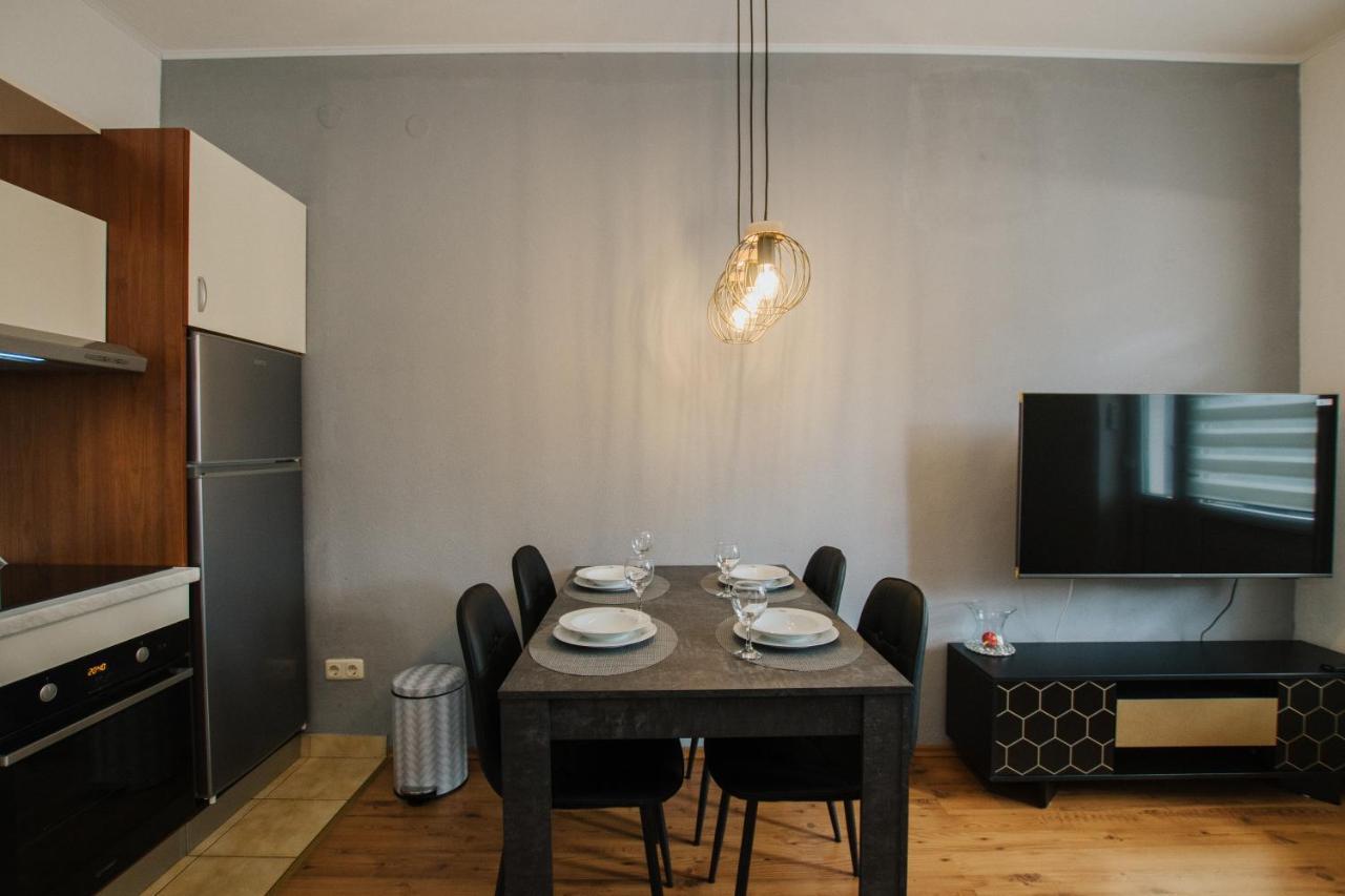 Apartment Deni Solin Exterior photo