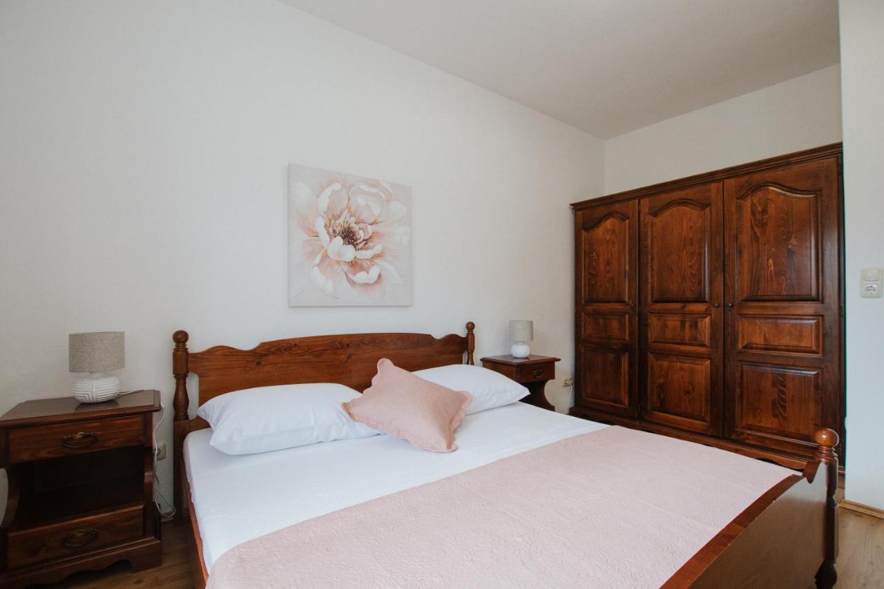 Apartment Deni Solin Exterior photo
